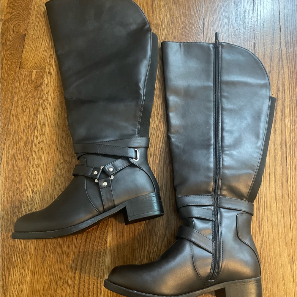 NWOT Torrid 8W wide calf knee high boot